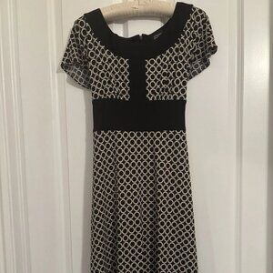 Cece - Women’s Black/White Scallop Midi Dress